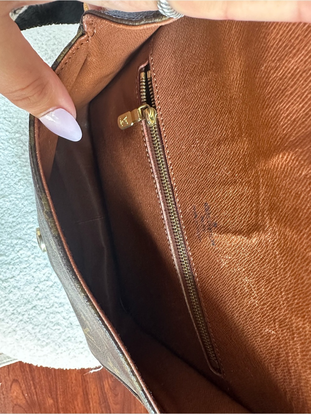 Louis Vuitton Saint Cloud GM – Vintage Monogram Shoulder Bag - Picture 15 of 16